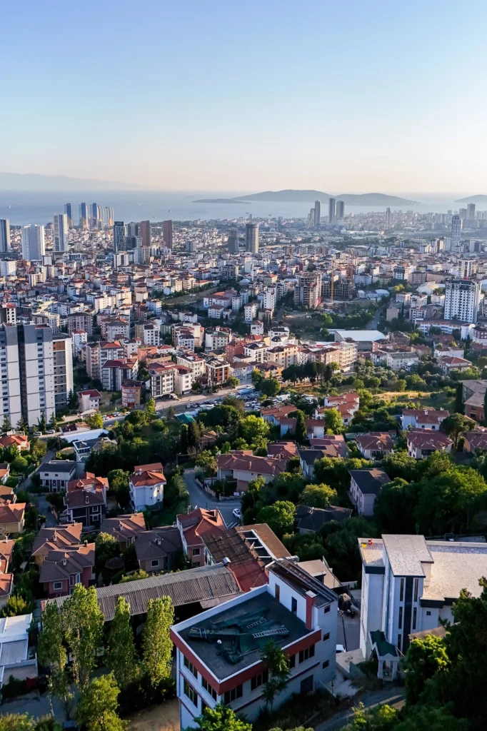 SRK Kartal Projelerinden Eşsiz İstanbul Manzarası SRK Kartal villa projesinden İstanbul ve Adalar manzarası, deniz manzaralı şehir görünümü